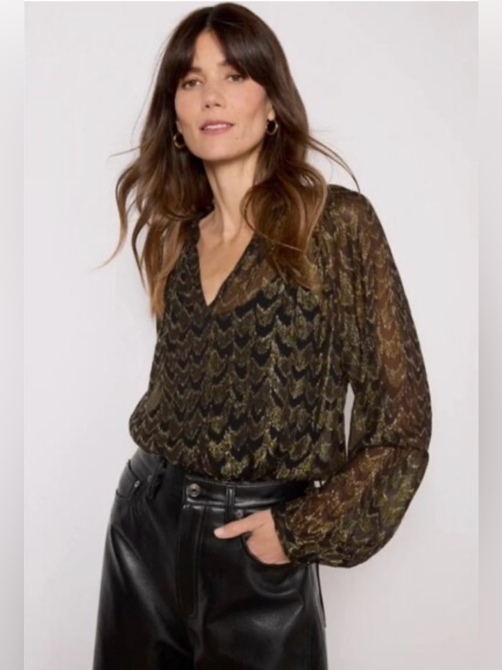 NWT Evereve Raelynn black and gold metallic Blouse L